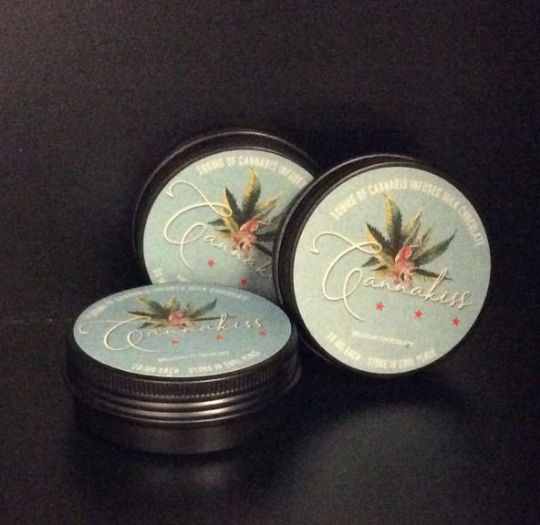 Cannakiss 10 Piece Tin-Milk Chocolate