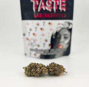 1/8 Crunch Berries (28.31%/Indica) - Taste