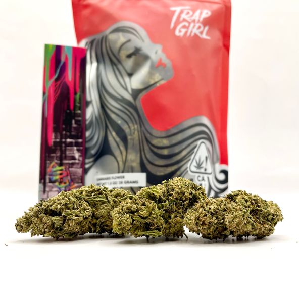 PRE-ORDER ONLY *Deal! $79 1 oz. Lemon Sour Diesel (29.3%/Hybrid - Sativa Dominant) - Trap Girl + Rolling Papers