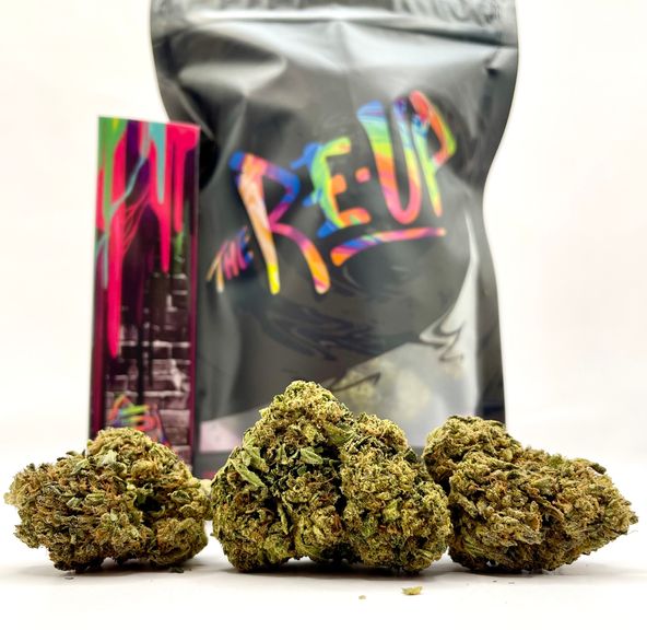 PRE-ORDER ONLY *Deal! $69 1 oz. Ice Cream Cake (24.3%/Indica) - The Re-Up + Rolling Papers