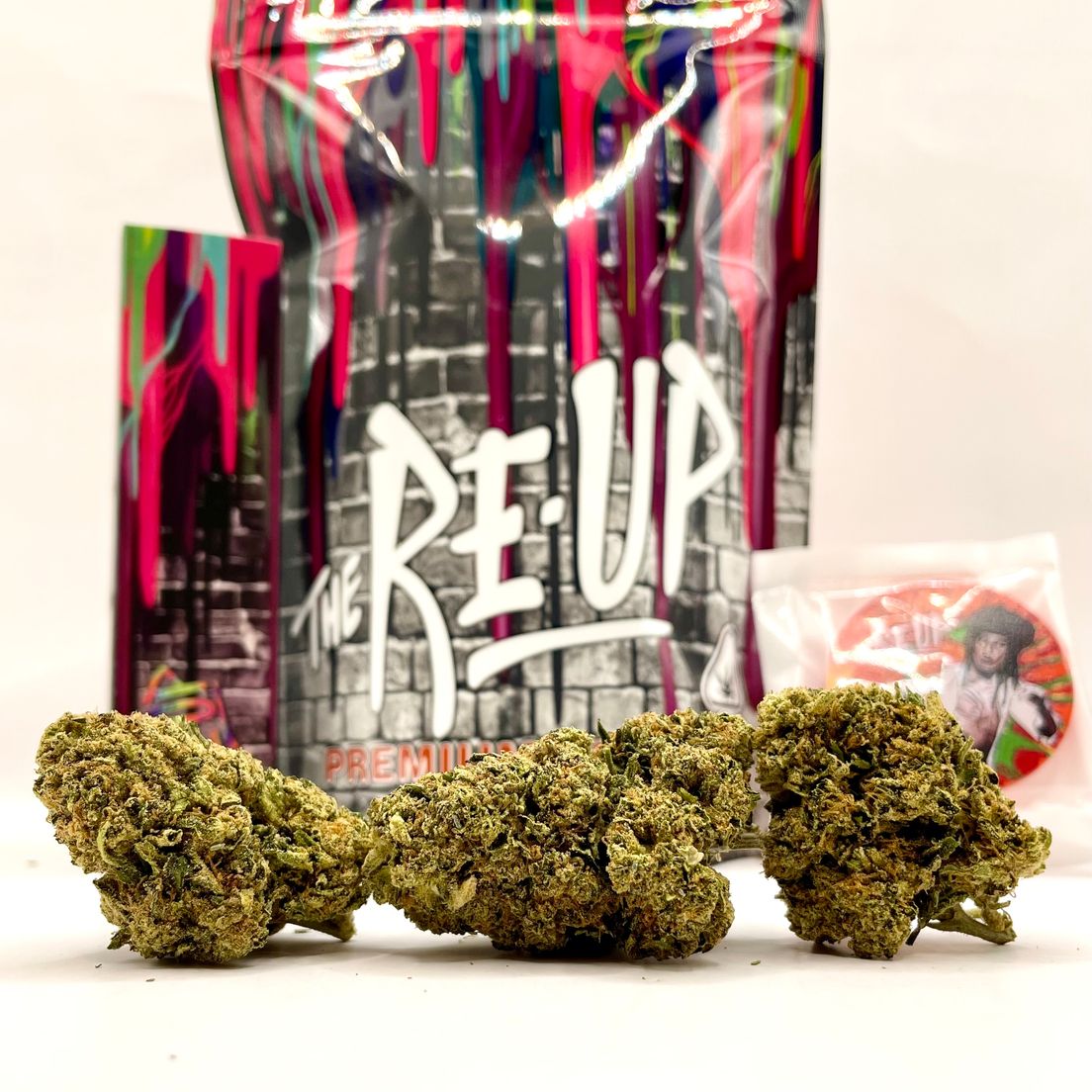 *PRE-ORDER ONLY Deal! $69 1 oz. Mac Runtz (27%/Hybrid) - The Re-Up + Rolling Papers + Matches
