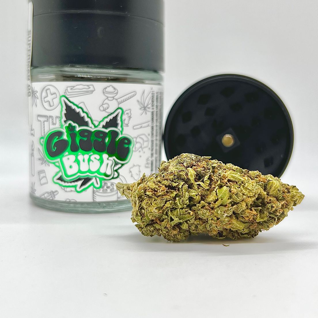 *BLOWOUT DEAL! $39 1/4 oz. Superman OG (Indoor/21.62%/Indica) - Giggle Bush + Built-in Grinder