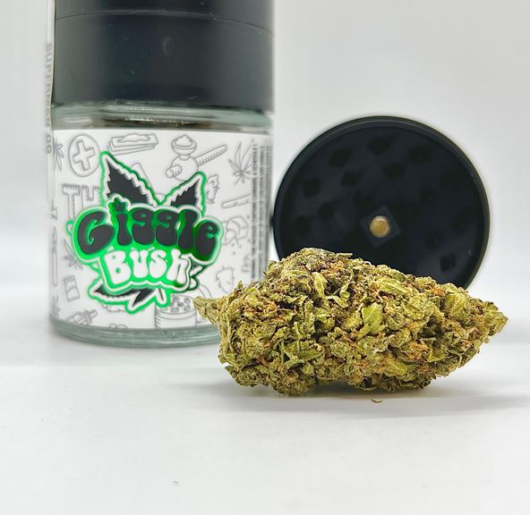 *BLOWOUT DEAL! $39 1/4 oz. Superman OG (Indoor/21.62%/Indica) - Giggle Bush + Built-in Grinder