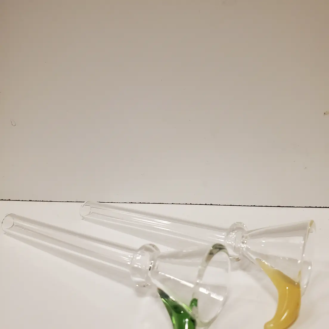 GLASS DOWNSTEM WITH FLOWER BOWL AND HANDLE 3"