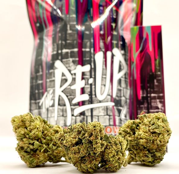 *Deal! $69 1 oz. Rainbow Oreo Runtz (26%/Hybrid) - The Re-Up + Rolling Papers