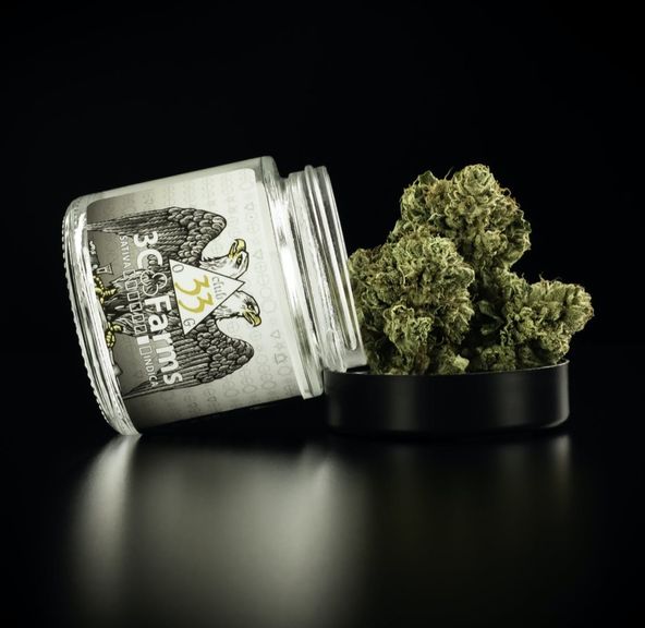 B. 3C Farms 3.5g Flower - Quality 9.5/10 - Club 33