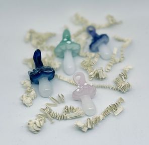 Assorted Mushroom Pendant I Hand-Blown Glass I Grounded gardens I 1ct