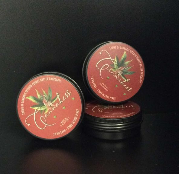 Cannakiss 10 piece tin- Peanut Butter