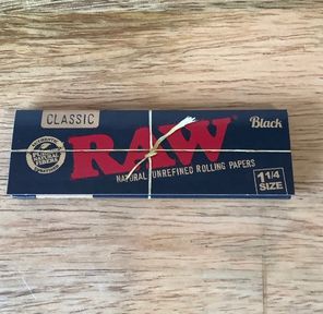 Raw Classic Black Unrefined Rolling Papers 1 1/4"