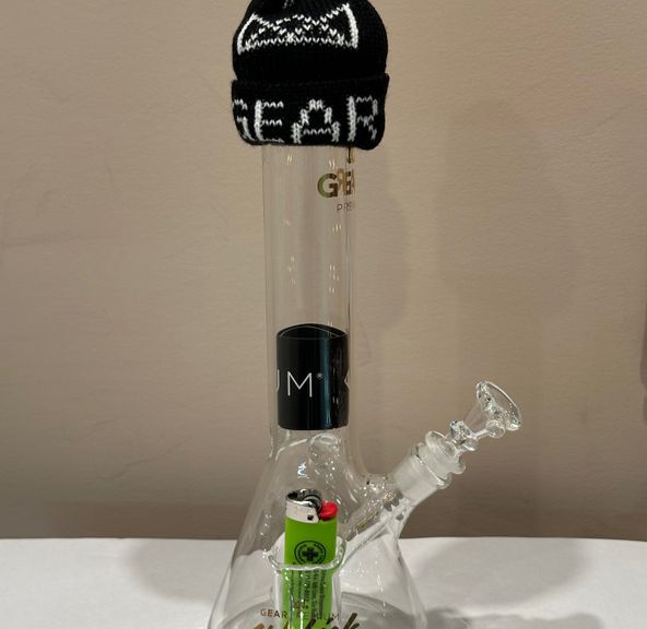 Bong (Gear Premium) with lighter pocket