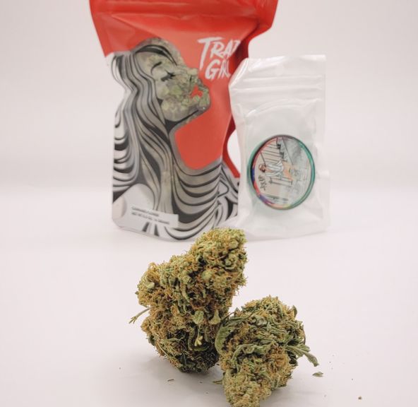 *Deal! $75 1/2 oz. Northern Lights (31.9%/Indica) - Trap Girl + PopSocket