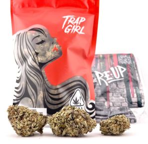 *Deal! $89 1 oz. Hawaiian Haze (33.4%/Sativa) - Trap Girl + Beverage Coozie