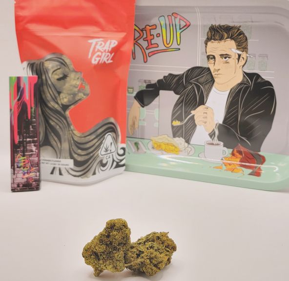 *Deal! $105 1 oz. Chemdog (31.26%/Hybrid) - Trap Girl + Rolling Papers + Rolling Tray