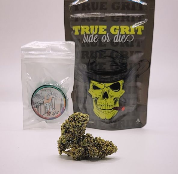 *Deal! $75 1/2 oz. Strawberry Banana Papaya (35.48%/Hybrid) - True Grit + PopSocket