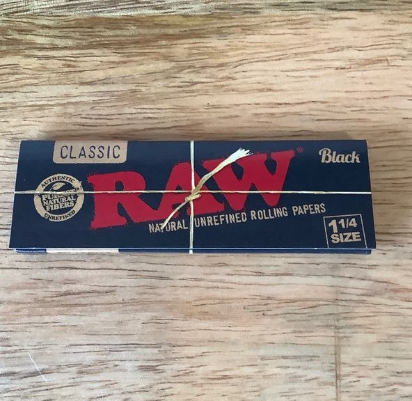 Raw Classic Black Unrefined Rolling Papers 1 1/4"