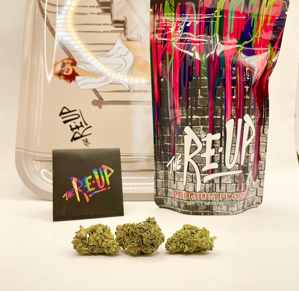 *Deal! $125 1 oz. Gush Mintz (31.7%/Indoor/Hybrid - Indica Dom.) - The Re-Up + Rolling Papers + Tray