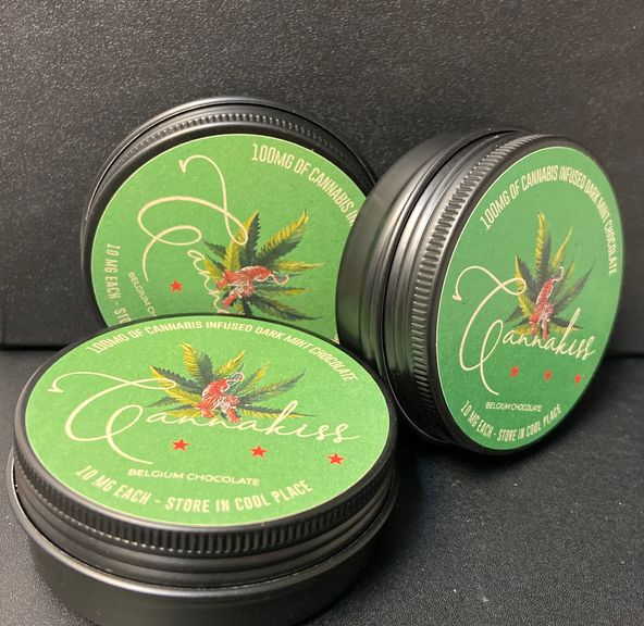 Cannakiss 10 piece tin - Mint Chocolate