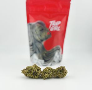 *Deal! $59 1/2 oz. Super Silver Haze (28.51%/Sativa) - Trap Girl